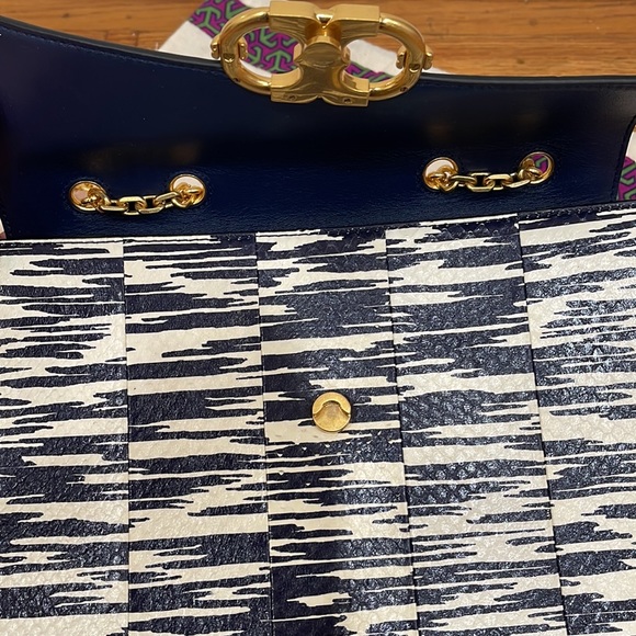 TORY BURCH - Gemini Link Snake Ladies Medium Leather Chain Shoulder Bag - Picture 10 of 17